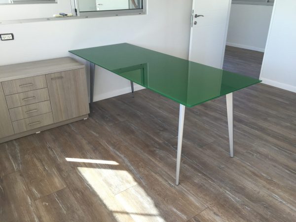 שולחן עבודה דגם V- סטטוס ריהוט משרדי